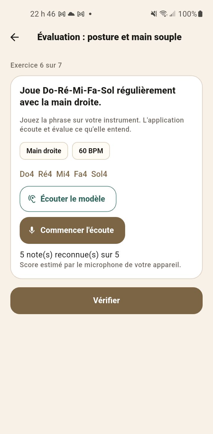 Application Android Instruzic : un exercice d’évaluation de piano, « Joue Do-Ré-Mi-Fa-Sol régulièrement avec la main droite », avec le résultat « 5 notes reconnues sur 5, score estimé par le microphone de votre appareil »