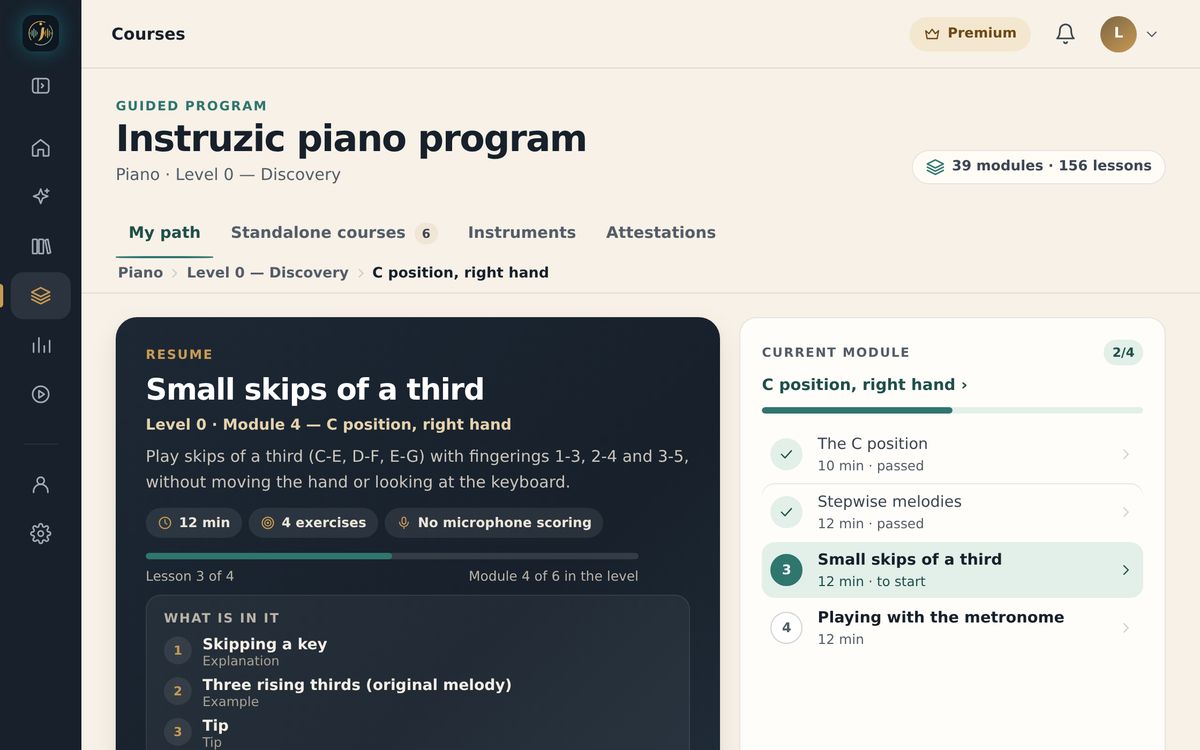 Courses screen in the web app: the Instruzic piano program (39 modules), the lesson to resume “Small skips of a third” and the current module, two lessons out of four