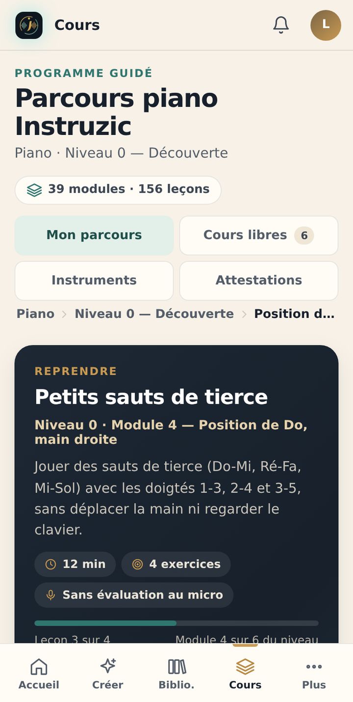 Application web Instruzic sur téléphone, écran Cours : le parcours piano et la leçon à reprendre « Petits sauts de tierce » avec son programme
