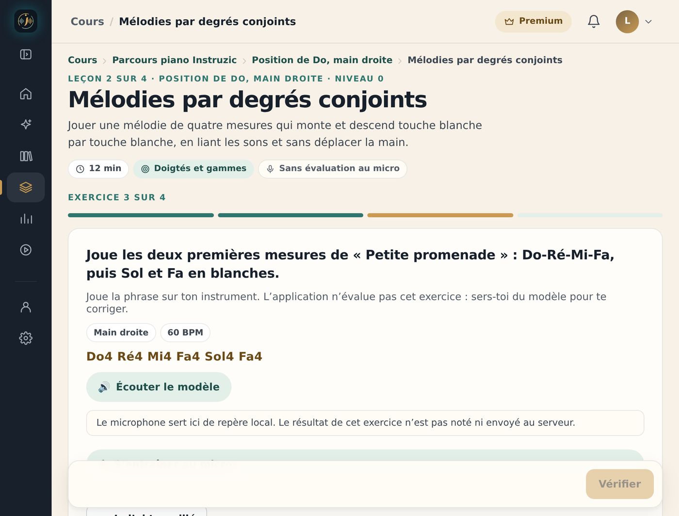 Application web Instruzic pendant la leçon « Mélodies par degrés conjoints » : la consigne « Joue les deux premières mesures de Petite promenade », les notes Do Ré Mi Fa Sol Fa, Écouter le modèle et S’entraîner au micro